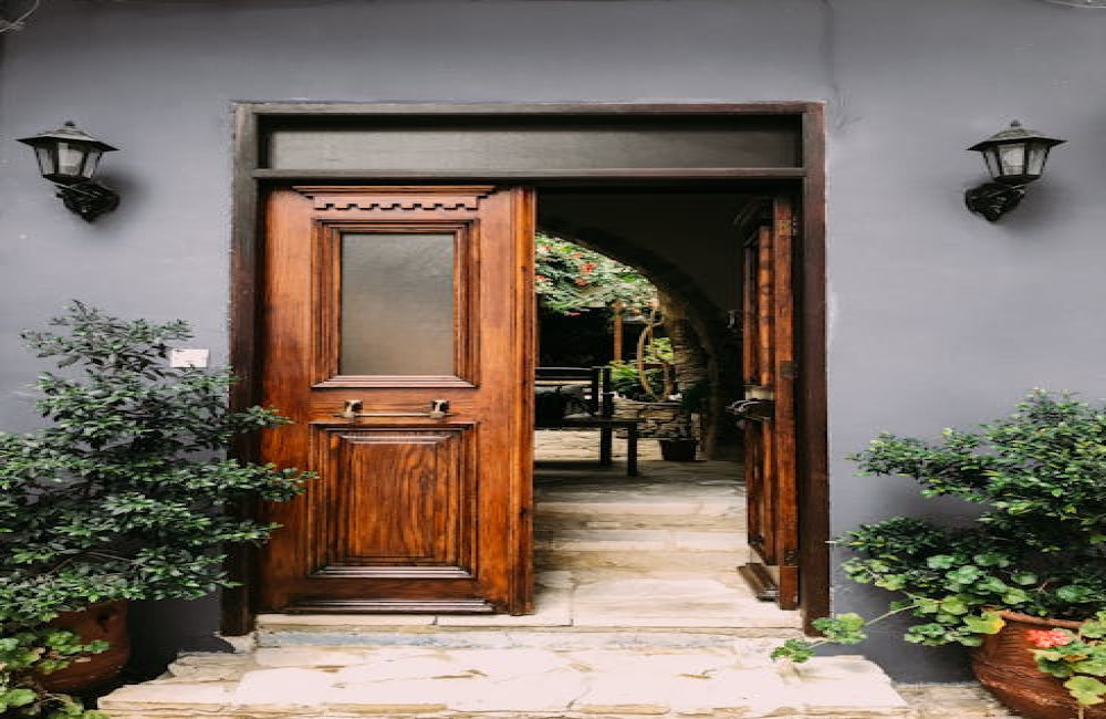 Wat is de betekenis van ensuite deuren in een woning?