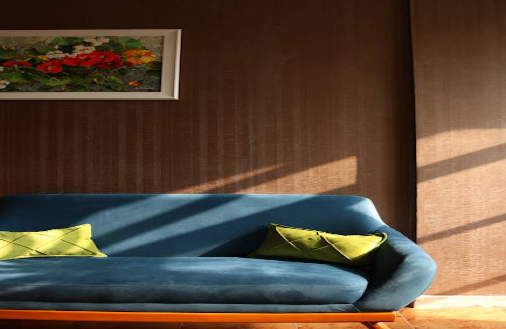 Hoe combineer je een cognac leren bank met je interieur?