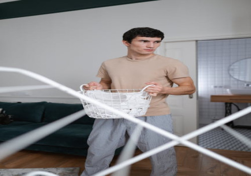 Hoe richt je een smalle bijkeuken in als slimme was- en opbergruimte?