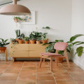 Hoe creëer je een warme en uitnodigende woonkamer? 5 tips voor een gezellig interieur